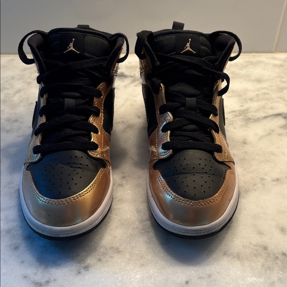 Nike Kids Sneakers Black and Gold